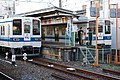 正月の大師線。西新井駅では2番線も使用している。