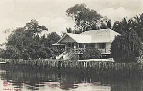 Une factorerie sur les bords du lac Cayo.