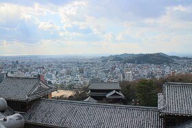 Parte da cidade vista do Castelo de Matsuyama