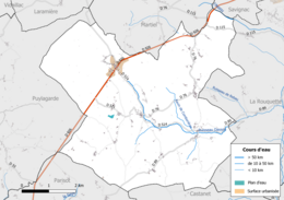 Carte en couleur présentant le réseau hydrographique de la commune