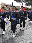 Även det italienska flygvapnet har en uniform som till färgen liknar flottans, men till formen arméns.