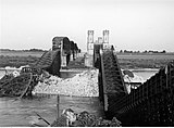 1939 gesprengte Brücken (links ist die Linsen-Form der Träger mit Mittelgurt erkennbar)