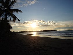 努基海滩的日落
