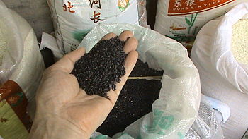 English: Black rice as sold in Haikou, Hainan,...