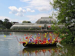 English: Glass art by Dale Chihuly at an exten...