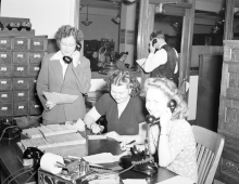 Customer account operators working for a large photography firm, United States, 1945 Customer account operators seattle.gif