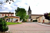 Dorfmitte mit Kirche Saint-Jean