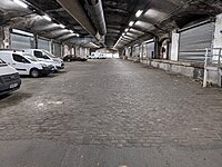 Intérieur de la gare de La Rapée inférieure, servant de parking.