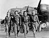 Группа женщин-пилотов ВВС и B-17 Flying Fortress.jpg