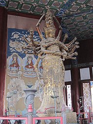 Άγαλμα του Γκουανγίν στον Πύργο του Βουδιστικού Θυμιατού. Έχει ύψος 5 μ. και είναι του 1574.