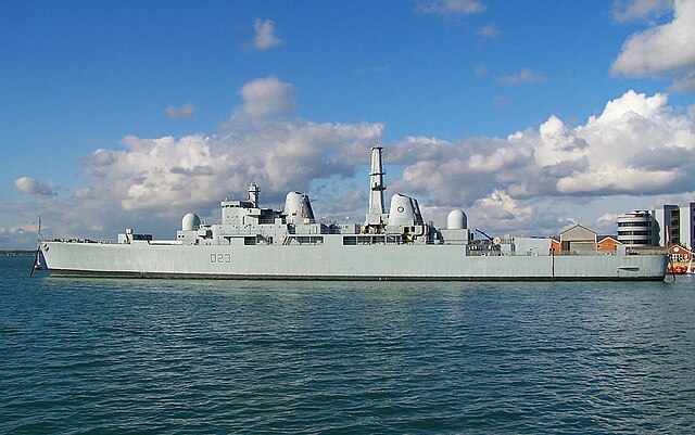 640px-HMS_Bristol_Portsmouth_2008.jpg