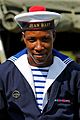 冬服の水兵。ペンネントに艦船名（ジャン・バール）が記され、左胸に勤務記章が付いている（2008年）