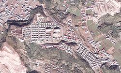 1974年頃の希望ケ丘町。国土交通省 国土地理院 地図・空中写真閲覧サービスの空中写真を基に作成