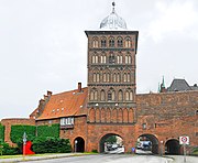 Burgtor und anschließende Stadtmauer