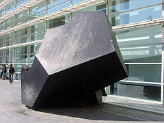 La ola (1998), de Jorge Oteiza, plaza de los Ángeles.