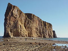 Le Rocher Percé à marée basse.