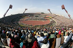 Mehr als   130.000 Personen kamen 2004 zu einer Veranstaltung ins Jawaharlal Nehru Stadium (Delhi), um Prem Rawat zu hören.