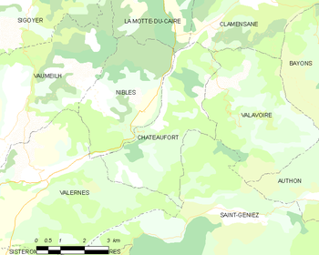 Carte élémentaire montrant les limites de la commune, les communes voisines, les zones de végétation et les routes
