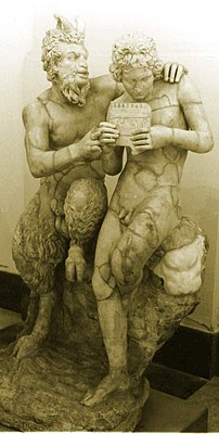Пан обучает Дафниса. Римская скульптура, копия греческого оригинала.