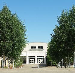 Закрытие средней школы Паркроуза - Портленд, Орегон.JPG