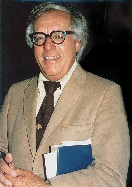 File:Ray Bradbury (1975).jpg