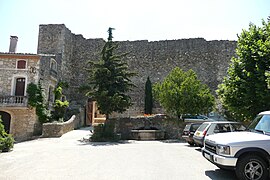 Entrée du château de Cornillon