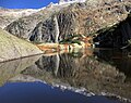 Bergsee zwischen Felsen