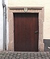 Eingang mit Türsturz (1726) in Saarburg, Staden 15