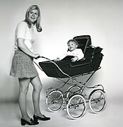 Chiếc xe đẩy Pram Cross Silver năm 1970