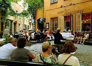 Pianospel "Under Kastanjen" i augusti 2014.