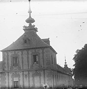 Vista del edificio desde el noreste, en que pueden apreciarse la rica decoración de su fachada (José Salvany y Blanch, 1915)