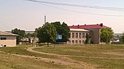 Koulu ja koulun piha (2017).