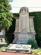 Le monument aux morts des deux Guerres mondiales, au cimetière ancien, avenue de Royaumont.