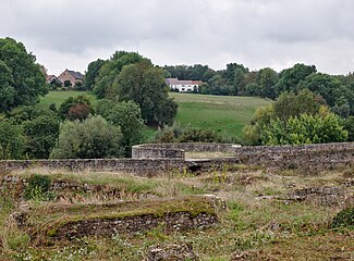 Plateau on top of the city walls with some wall remains of the palace