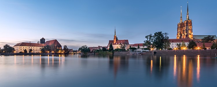 Widok z Bulwaru Xawerego Dunikowskiego. Od lewej: Wyspa Piasek, Most Tumski i Ostrów Tumski