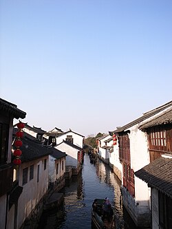 Um canal em Zhouzhuang