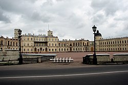 Великий Гатчинський палац, фасад на військовий плац перед спорудою
