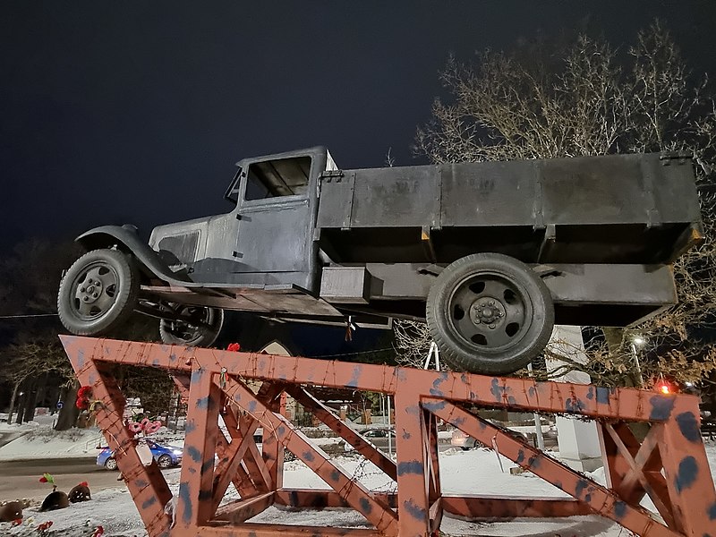 Памятник "полуторке", вошедший в комплекс нового мемориального комплекса