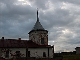 Филиппо-Ирапская пустынь башня-флигель. Зелёный Берег, Кадуйский район, Вологодская область