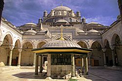 Hrobka sultána Bajezida II., kde leží i Ferahşad Hatun