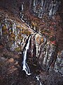 Der Bojana-Wasserfall aus der Vogelperspektive