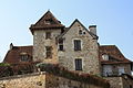 Casa contigua a la porta fortificada del castell o antic priorat