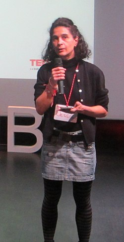 Десислава Бошнакова на TEDxNBU 2013 г.