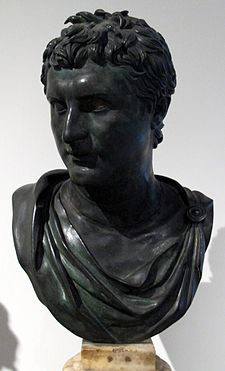 Eumene II detto giovane comandante, da villa dei papiri, peristilio quadrato.JPG