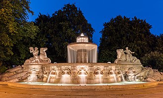 Der Wittelsbacherbrunnen bei Nacht