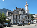 Alte Apotheke und Kirche in Garmisch