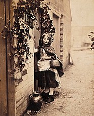 Henry Peach Robinson: Červená Karkulka dorazila ke dveřím své babičky, albuminový tisk, 1858, neznámá modelka