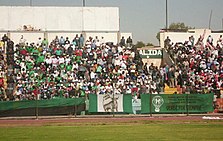 La hinchada verdolaga apoyando a su equipo, siempre con ayuda de los ccaperos