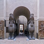 Lamasszu és Sédu, az asszír templomok és paloták kapuőre. (Louvre Múzeum, Párizs)