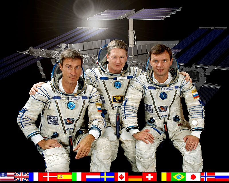 800px-ISS-Expedition_1-crew.jpg